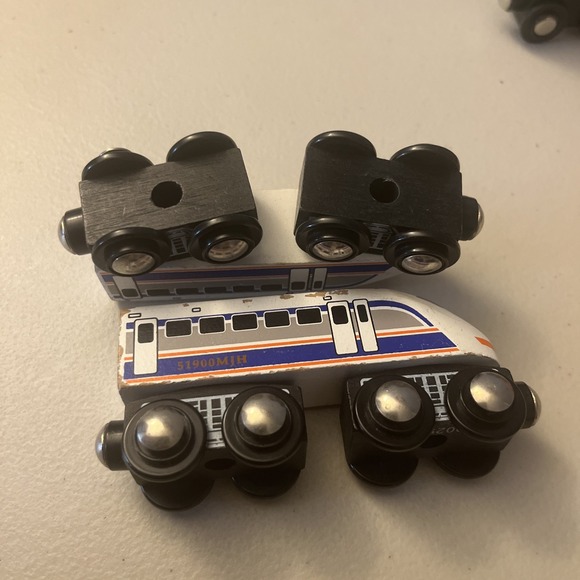 Wooden Magnetic Train Car Lot Of 5 Unbranded See Pictures - Picture 6 of 9